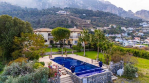 5-bedroom Villa with Private Pool and maid service